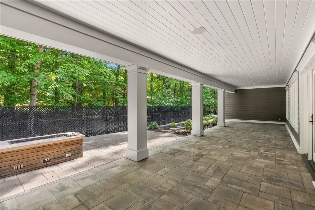 317 N Lakeshore Avenue Park Township MI 49424