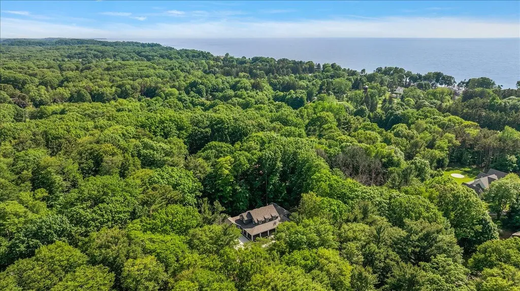 317 N Lakeshore Avenue Park Township MI 49424