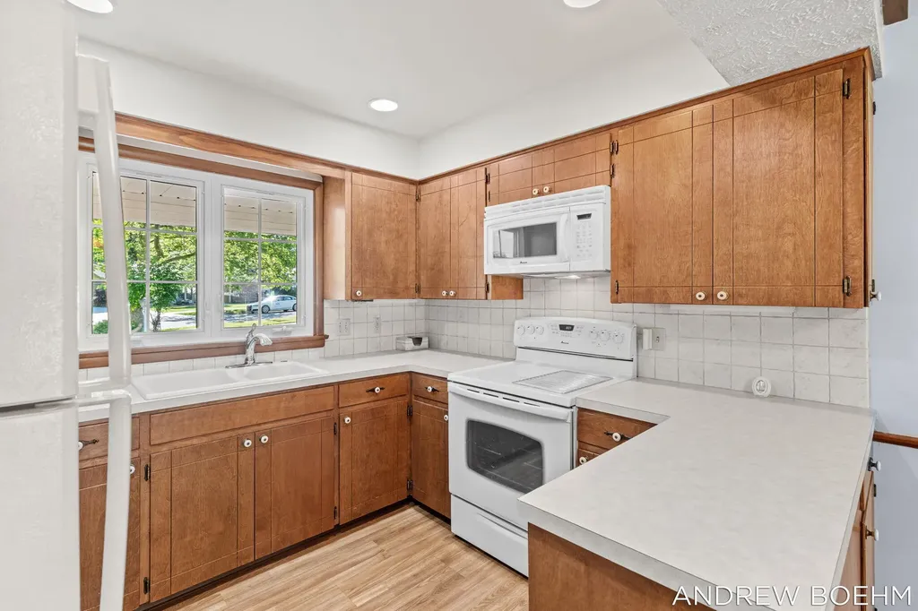 164 Euna Vista Drive Holland City MI 49423