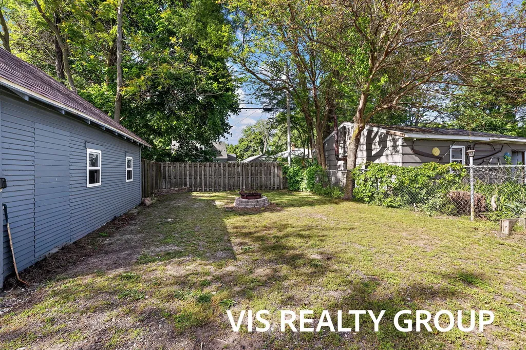 1152 W Laketon Avenue Muskegon City MI 49441