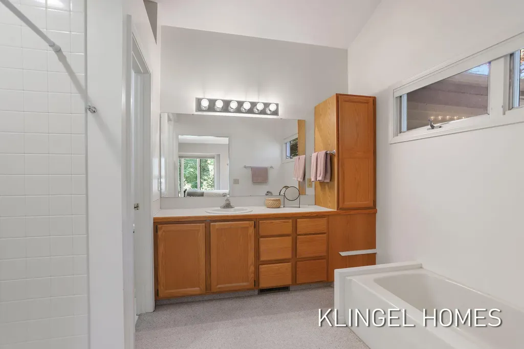 17829 Cherokee Drive Ferrysburg City MI 49456