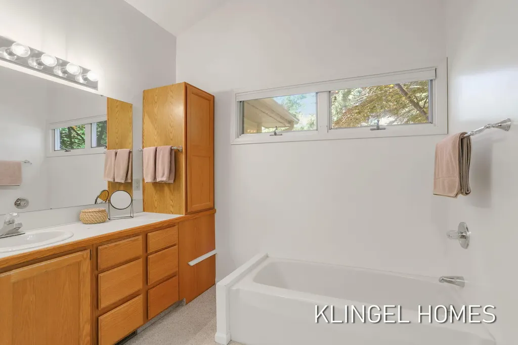 17829 Cherokee Drive Ferrysburg City MI 49456