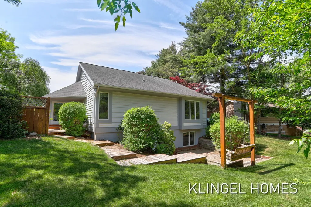 17829 Cherokee Drive Ferrysburg City MI 49456