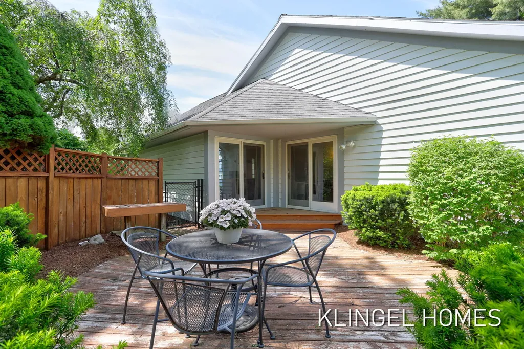 17829 Cherokee Drive Ferrysburg City MI 49456