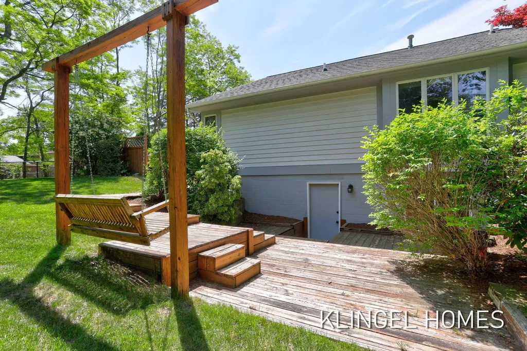 17829 Cherokee Drive Ferrysburg City MI 49456