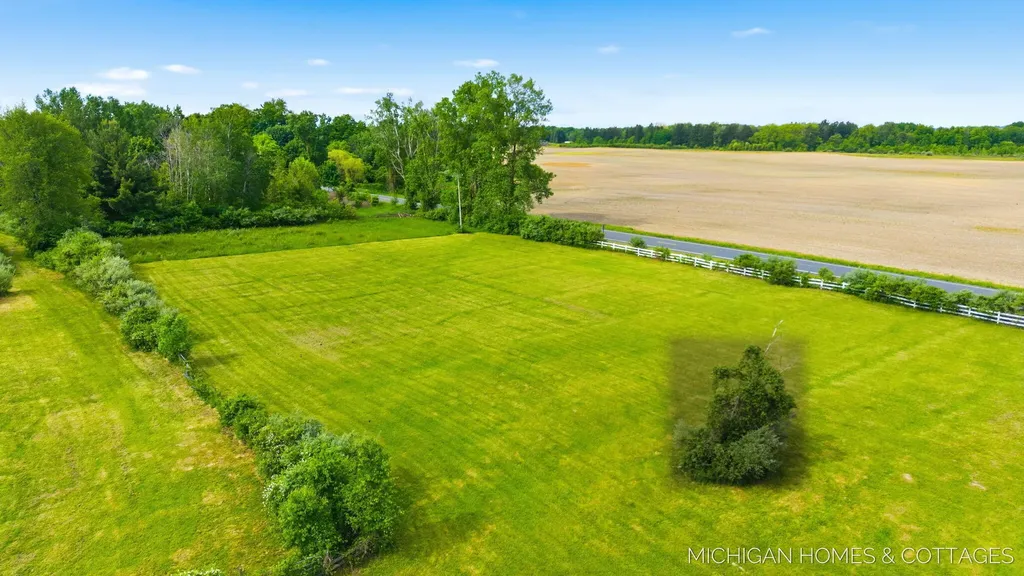 2695 62nd Street Saugatuck Township MI 49408