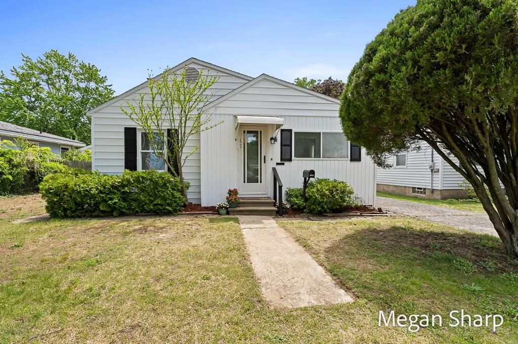 2557 Crozier Avenue Muskegon City MI 49441