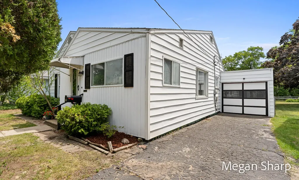 2557 Crozier Avenue Muskegon City MI 49441