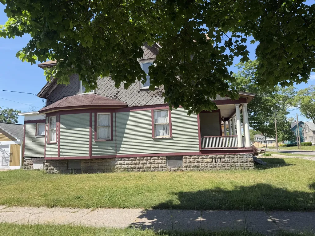 1541 Clinton Street Muskegon City MI 49442