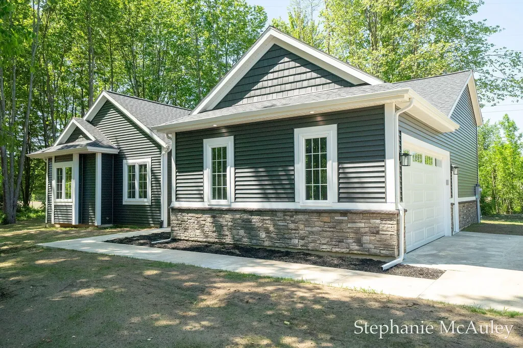 5739 130th Avenue Manlius Township MI 49408
