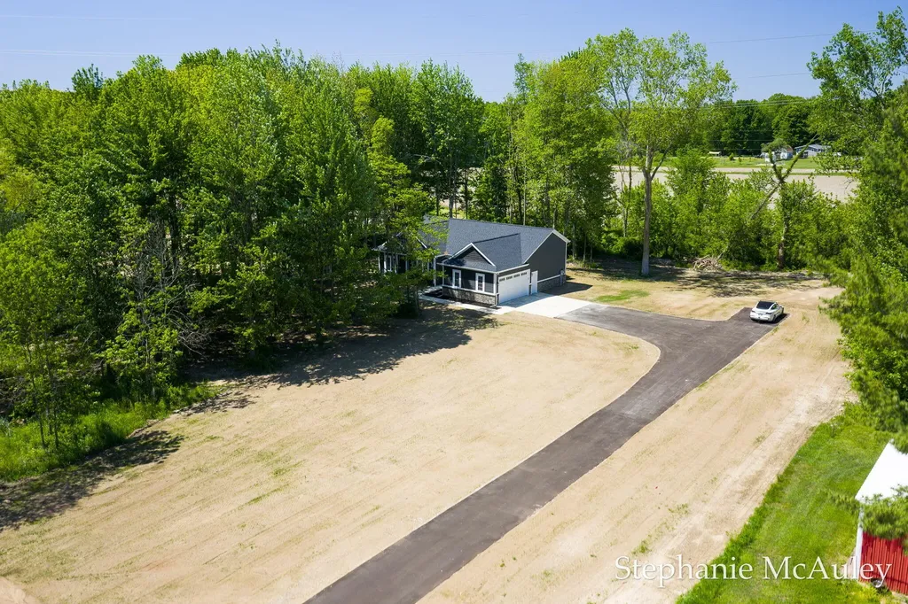 5739 130th Avenue Manlius Township MI 49408