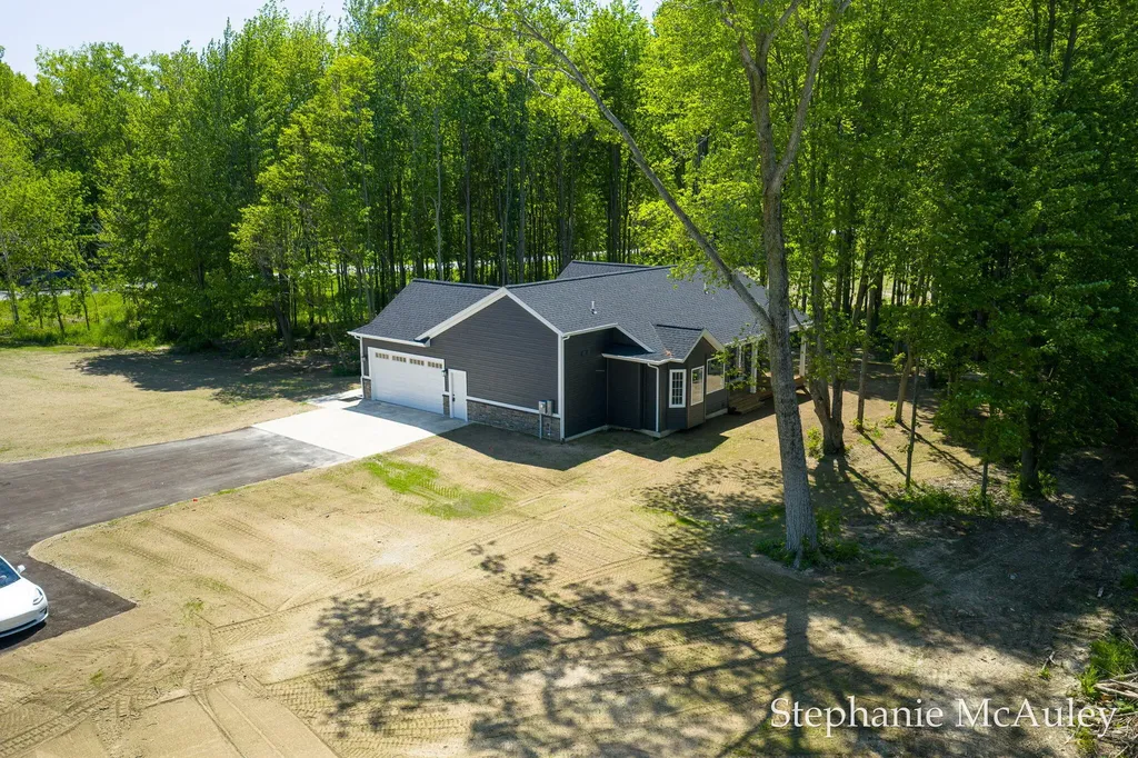 5739 130th Avenue Manlius Township MI 49408