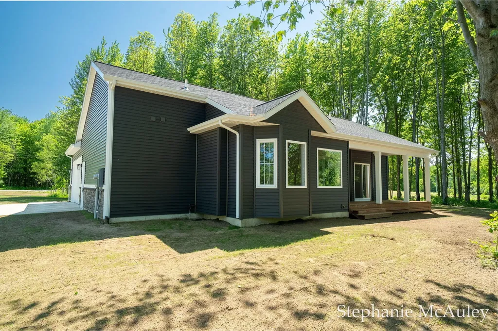 5739 130th Avenue Manlius Township MI 49408