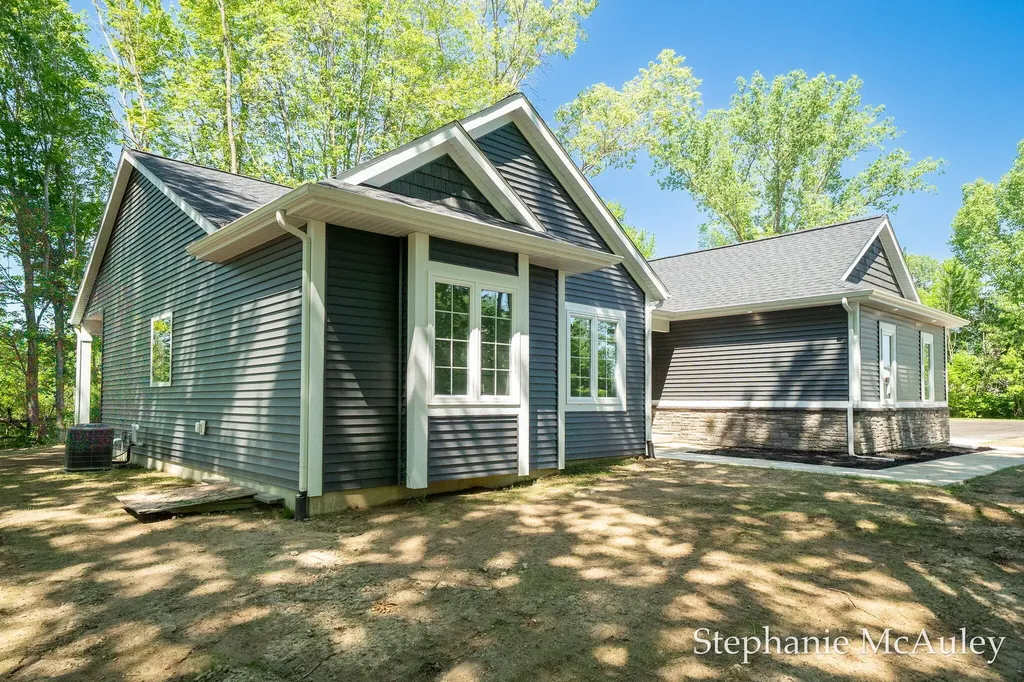 5739 130th Avenue Manlius Township MI 49408