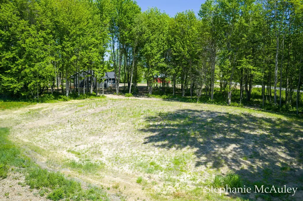 5739 130th Avenue Manlius Township MI 49408