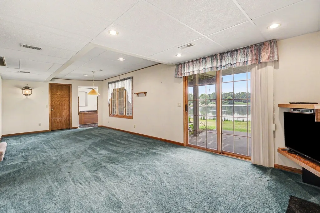 9112 Bluff Lake Street Zeeland Charter Township MI 49464