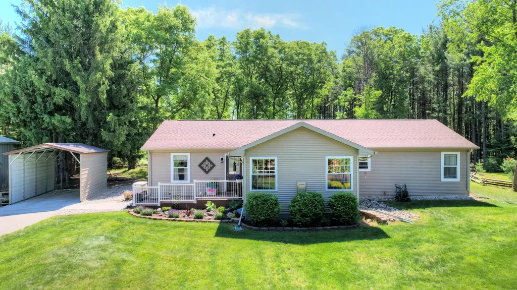 17885 Mckinley Road Colfax Township MI 49307