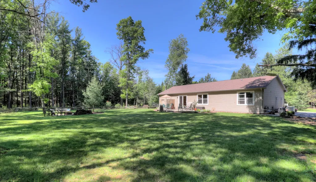 17885 Mckinley Road Colfax Township MI 49307