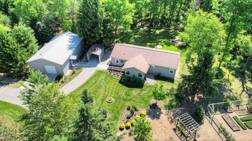 17885 Mckinley Road Colfax Township MI 49307