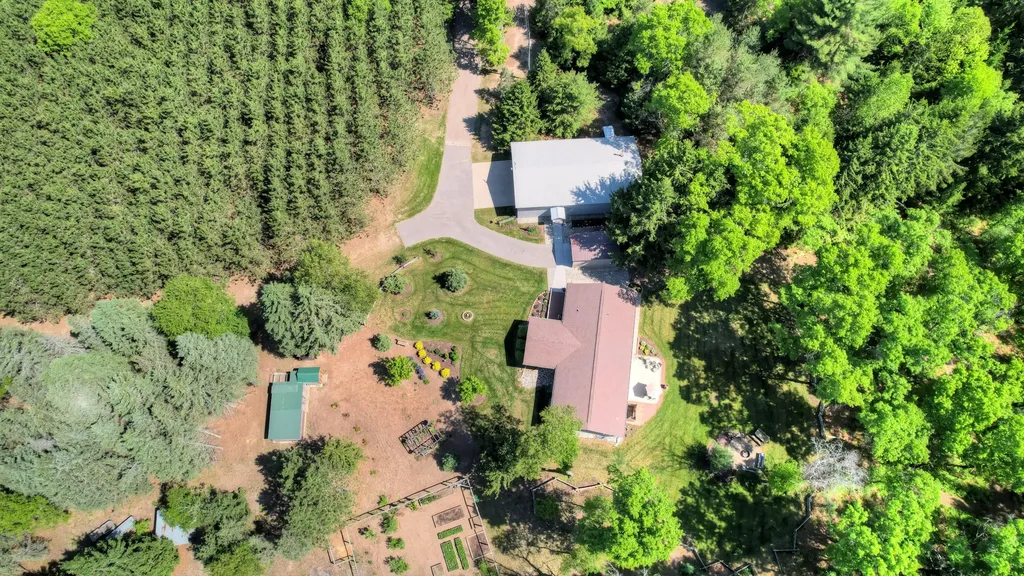 17885 Mckinley Road Colfax Township MI 49307