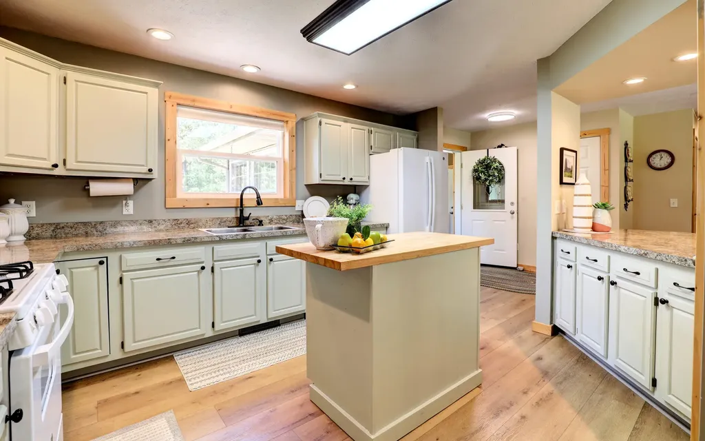 17885 Mckinley Road Colfax Township MI 49307