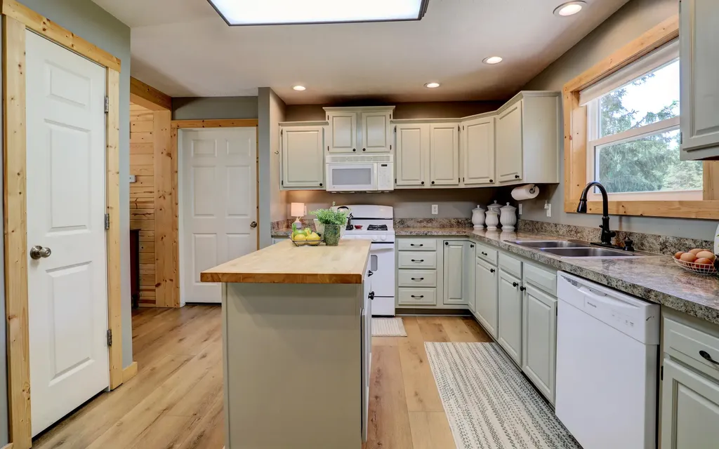 17885 Mckinley Road Colfax Township MI 49307