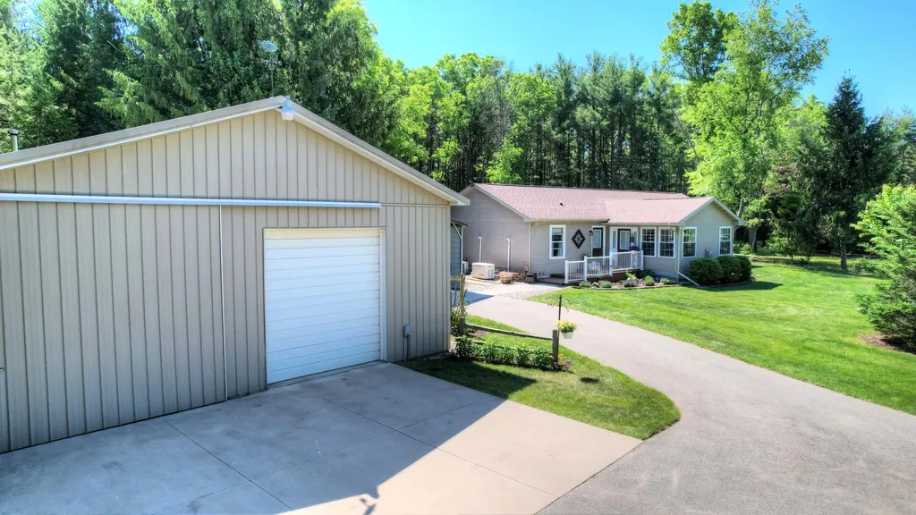 17885 Mckinley Road Colfax Township MI 49307