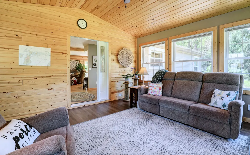 17885 Mckinley Road Colfax Township MI 49307