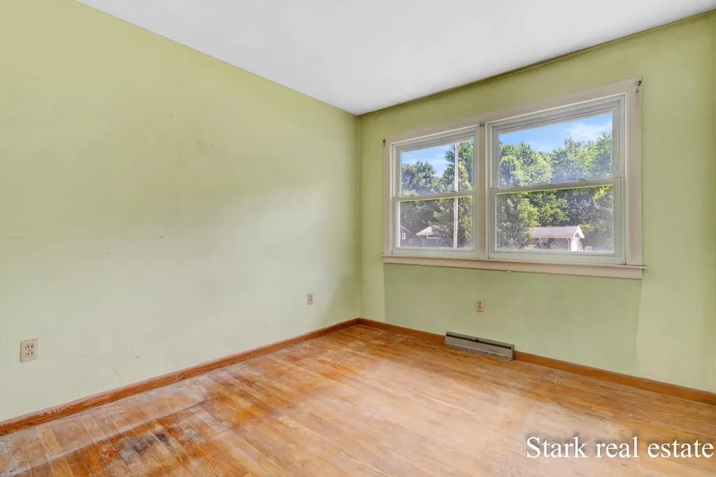225 Sunset Hills Avenue NW Walker City MI 49534