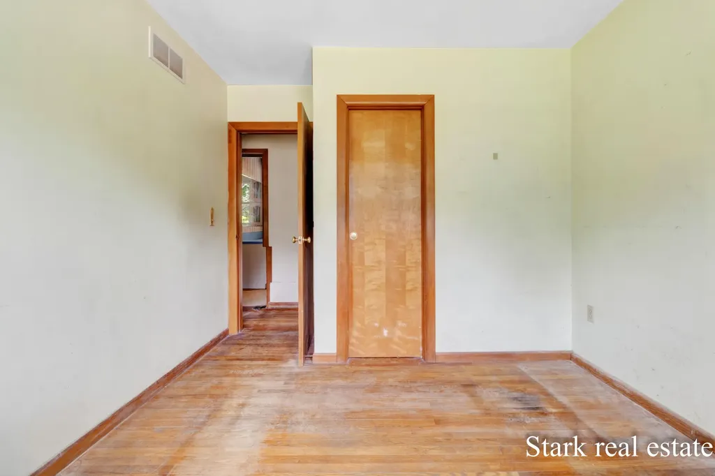 225 Sunset Hills Avenue NW Walker City MI 49534