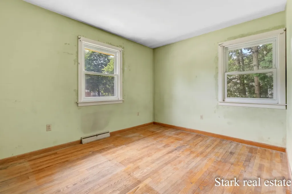 225 Sunset Hills Avenue NW Walker City MI 49534