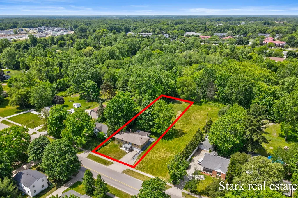 225 Sunset Hills Avenue NW Walker City MI 49534