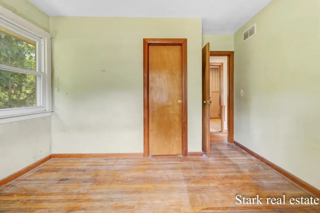 225 Sunset Hills Avenue NW Walker City MI 49534
