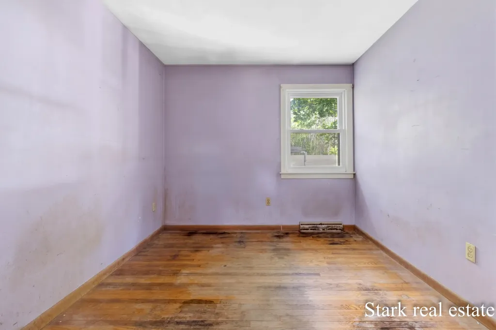 225 Sunset Hills Avenue NW Walker City MI 49534