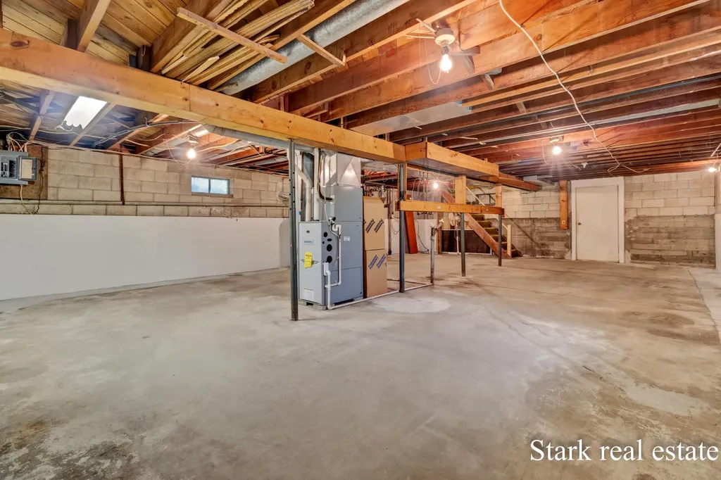 225 Sunset Hills Avenue NW Walker City MI 49534