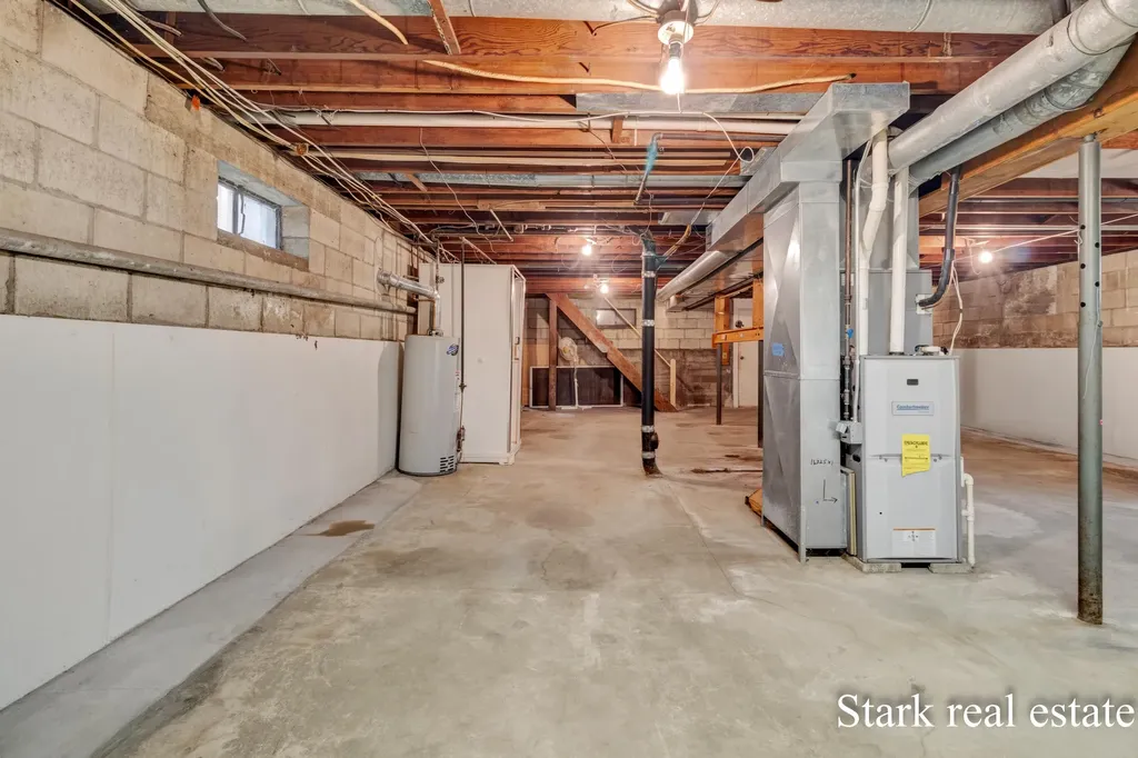 225 Sunset Hills Avenue NW Walker City MI 49534