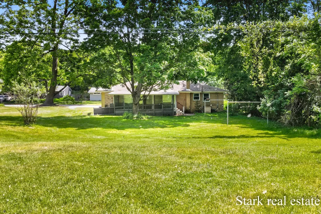 225 Sunset Hills Avenue NW Walker City MI 49534