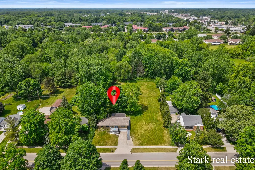 225 Sunset Hills Avenue NW Walker City MI 49534