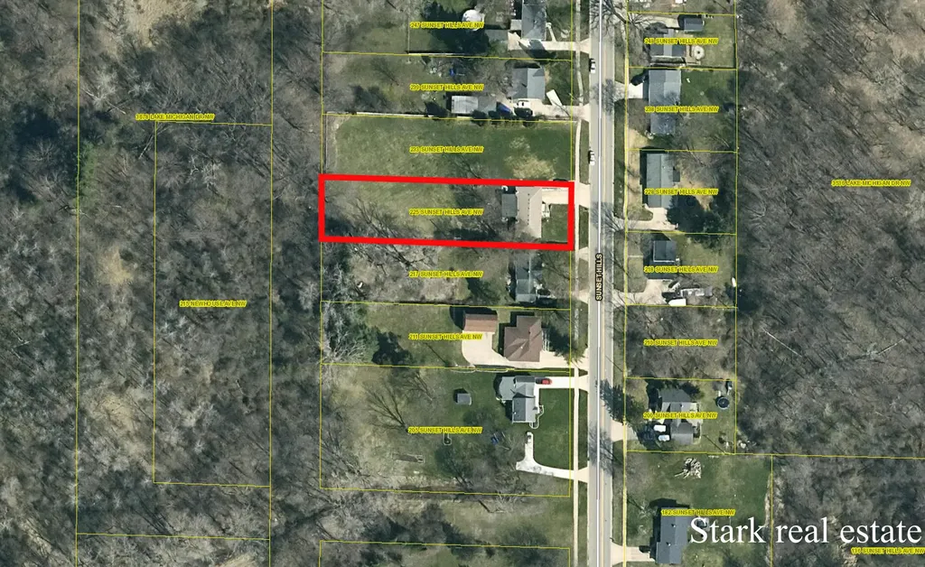 225 Sunset Hills Avenue NW Walker City MI 49534