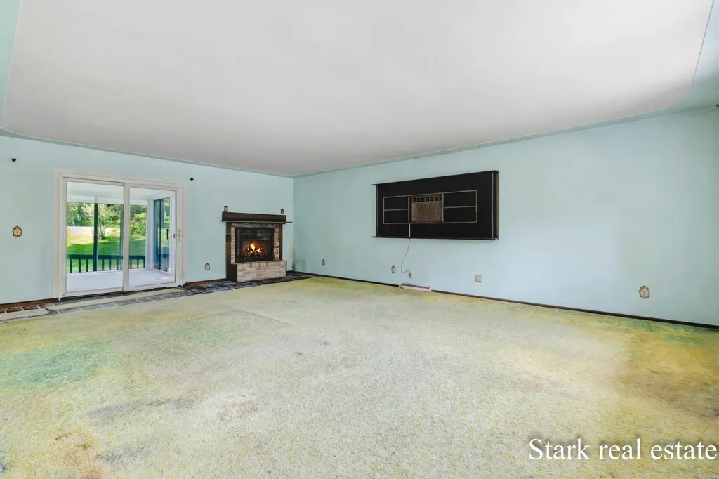 225 Sunset Hills Avenue NW Walker City MI 49534