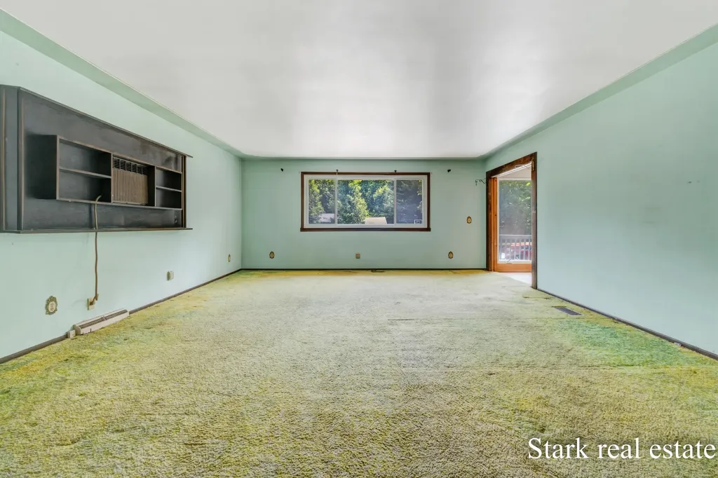 225 Sunset Hills Avenue NW Walker City MI 49534