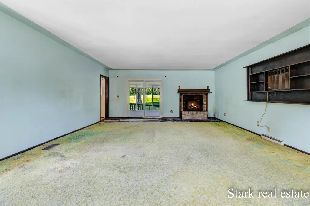 225 Sunset Hills Avenue NW Walker City MI 49534