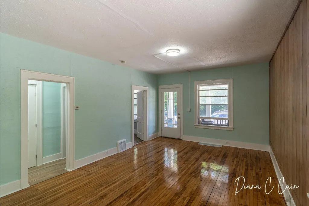 504 Mclaren Street Muskegon City MI 49442