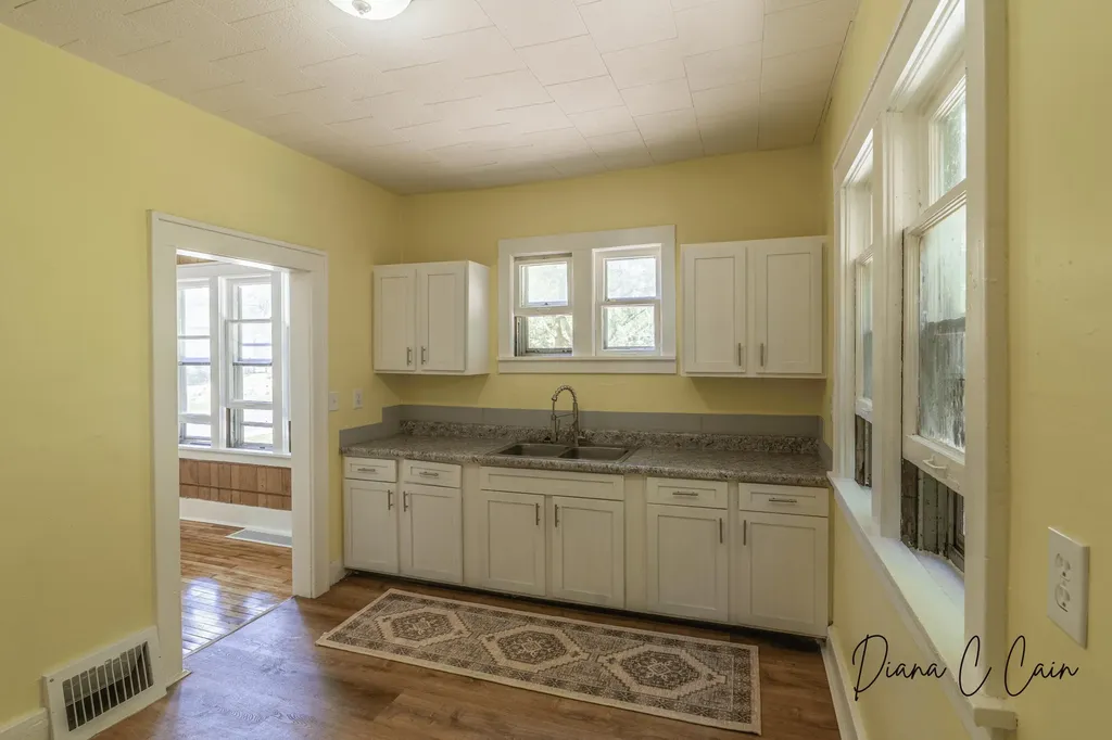 504 Mclaren Street Muskegon City MI 49442