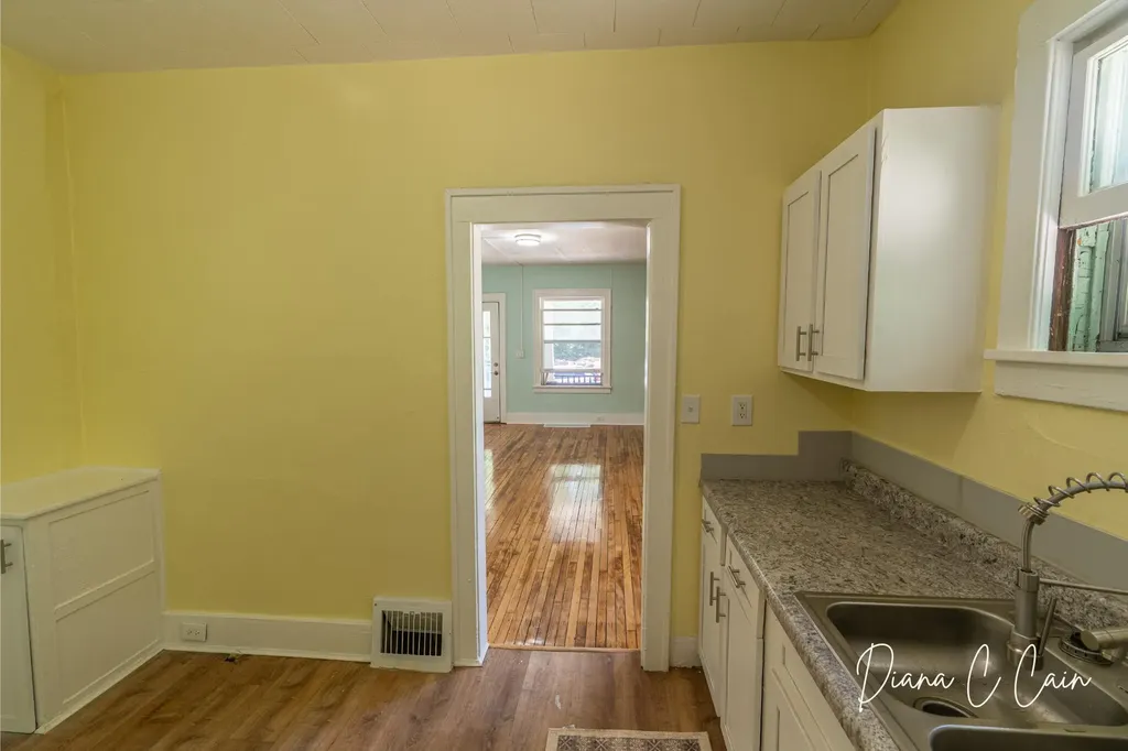 504 Mclaren Street Muskegon City MI 49442