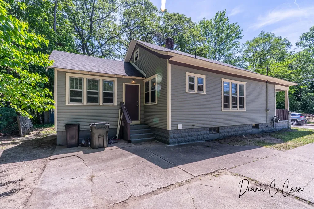 504 Mclaren Street Muskegon City MI 49442