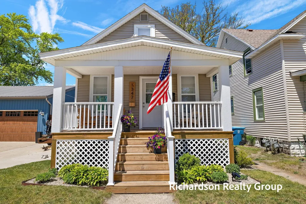 1347 Columbus Avenue Grand Haven City MI 49417