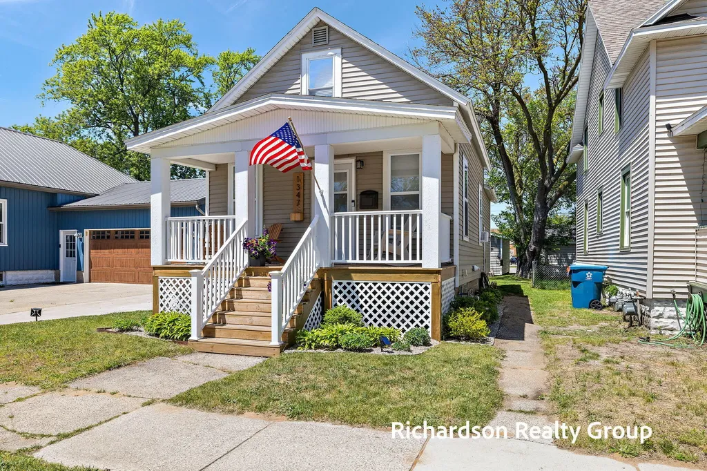 1347 Columbus Avenue Grand Haven City MI 49417