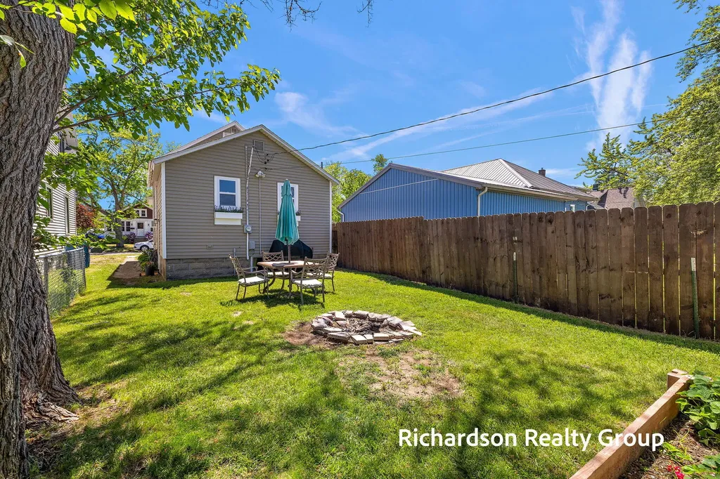 1347 Columbus Avenue Grand Haven City MI 49417