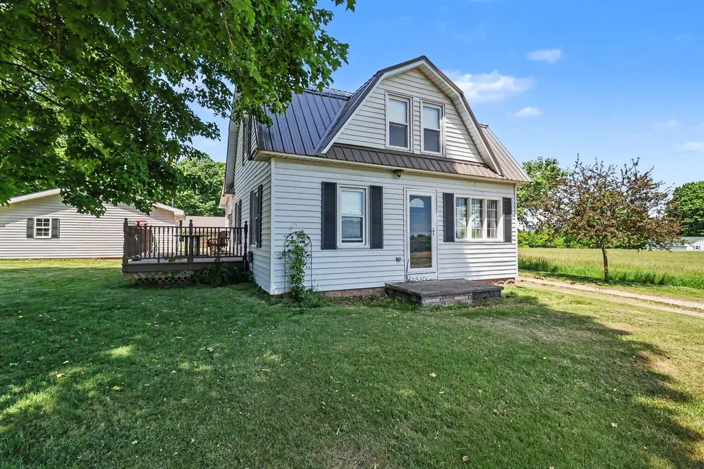 4559 S Maple Island Road Newfield Township MI 49421